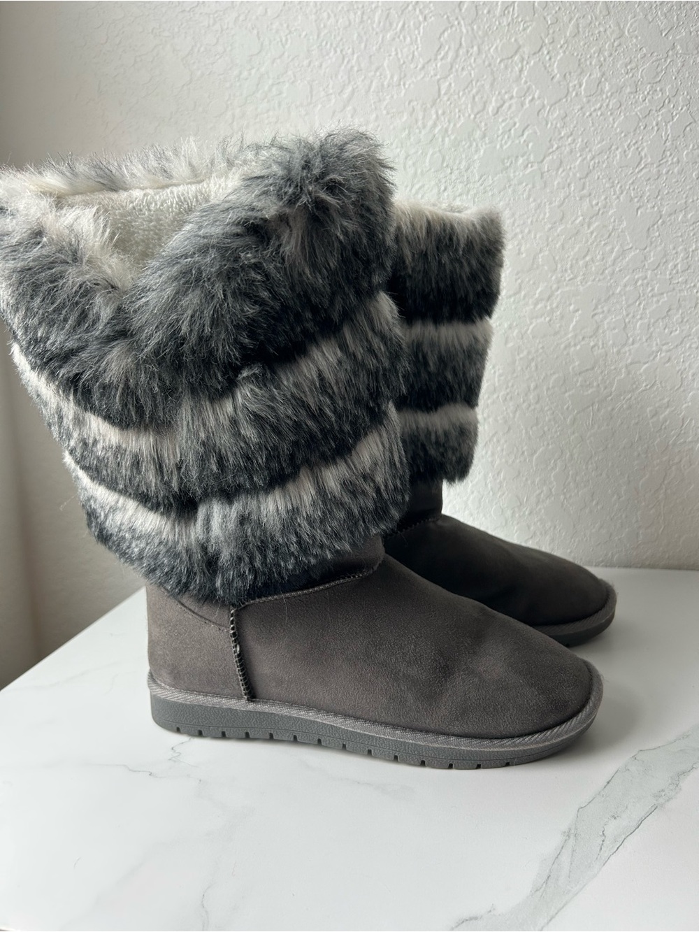 Gray Faux Fur-Trim Winter Boots for Women - Picture 2 of 9